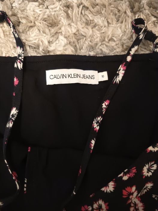 Sukienka Calvin Klein Jeans z tasiemką w tali w kwiaty rozmiar XS 34