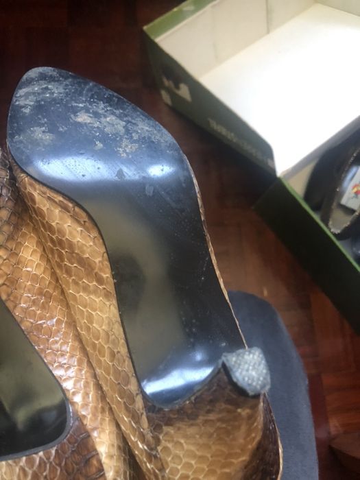 Sapatos pele cobra castanhos