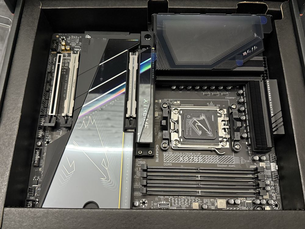 материнська плата AORUS X870E XTREME AI TOP
