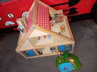 Domek drewniany & Playmobil