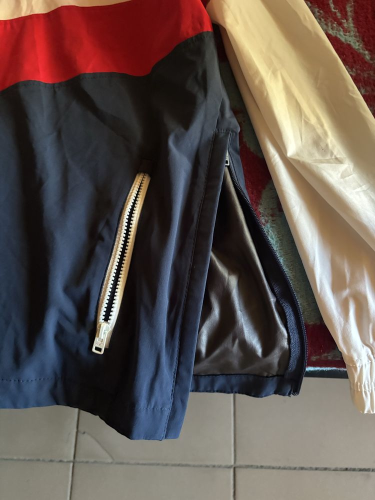 Продам ветровку hollister