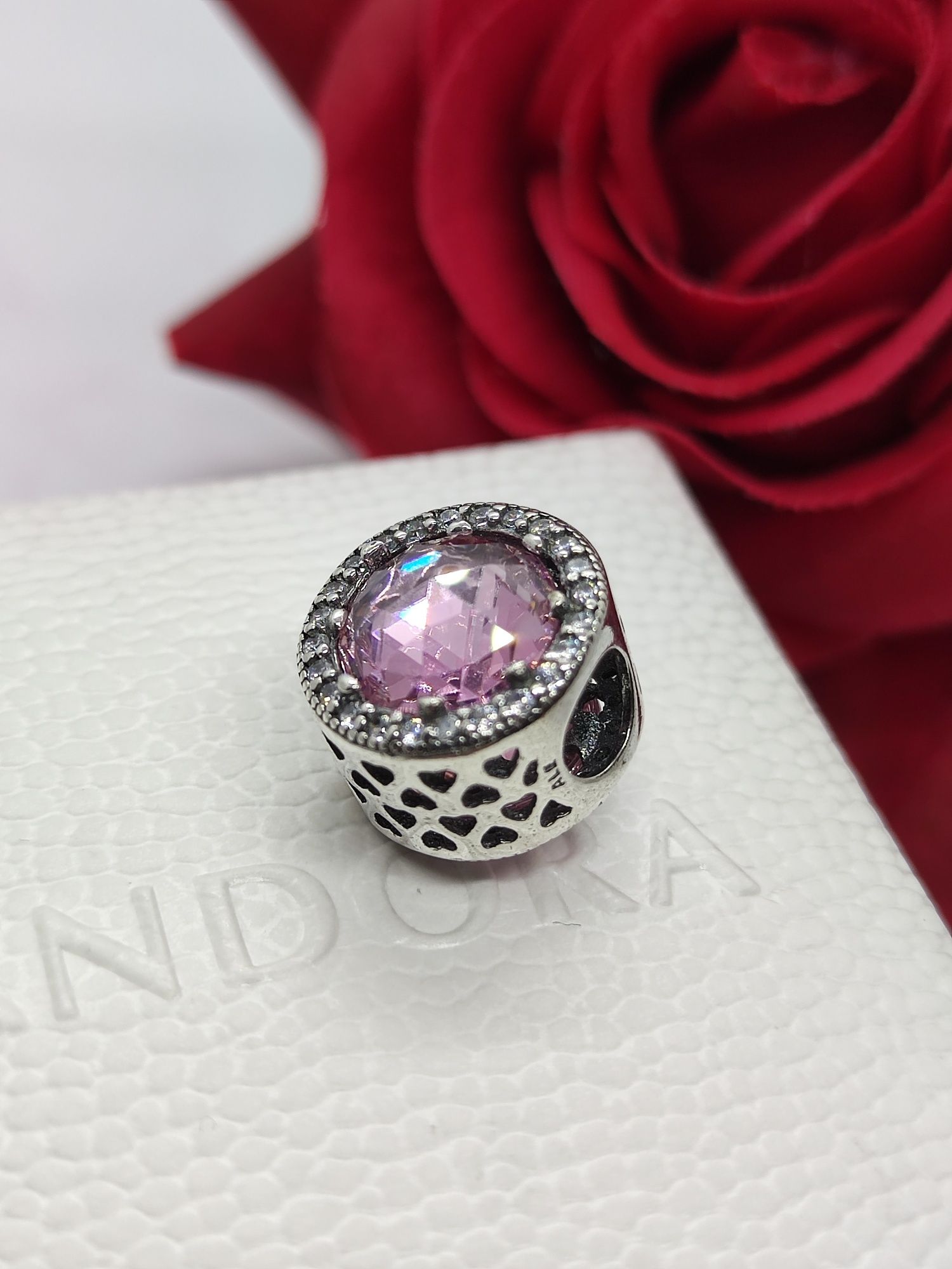 Piękny charm's z różowym kryształem srebro S925