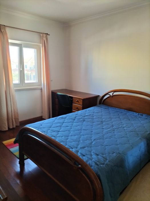Alugo quarto em Portela das Padeiras Santarém