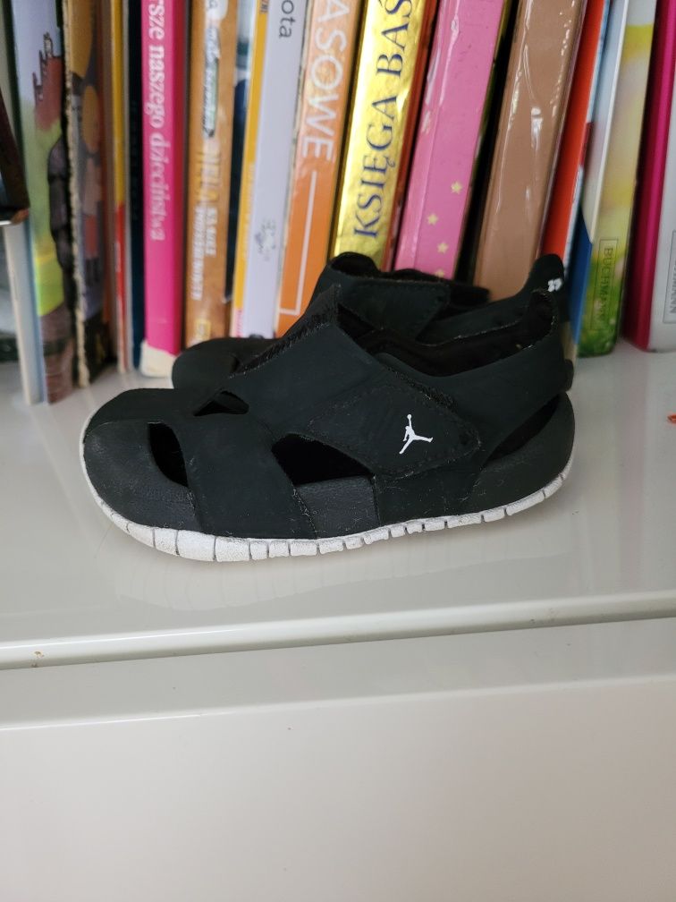 Sandały Czarne Jordan Nike rozm 22