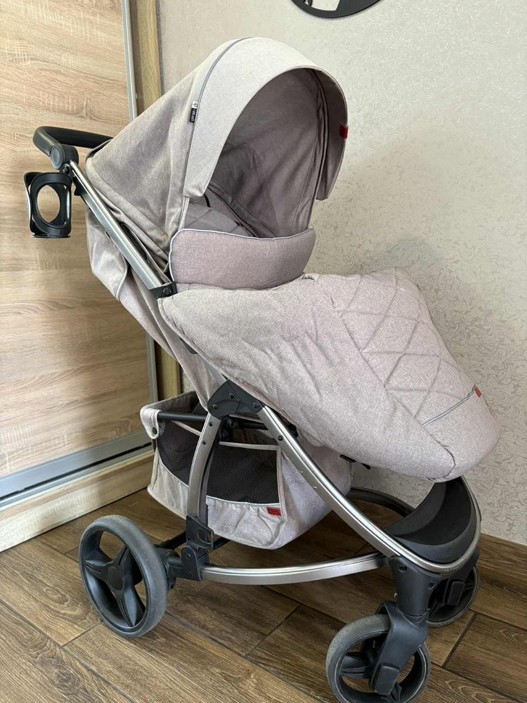 Коляска прогулянкова дитяча