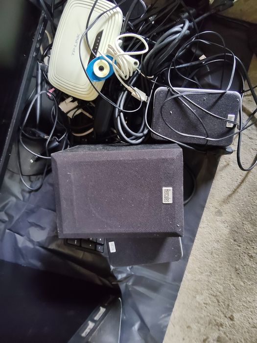 Witam sprzedam komputer stacjonarny z głośnikami i kamerka