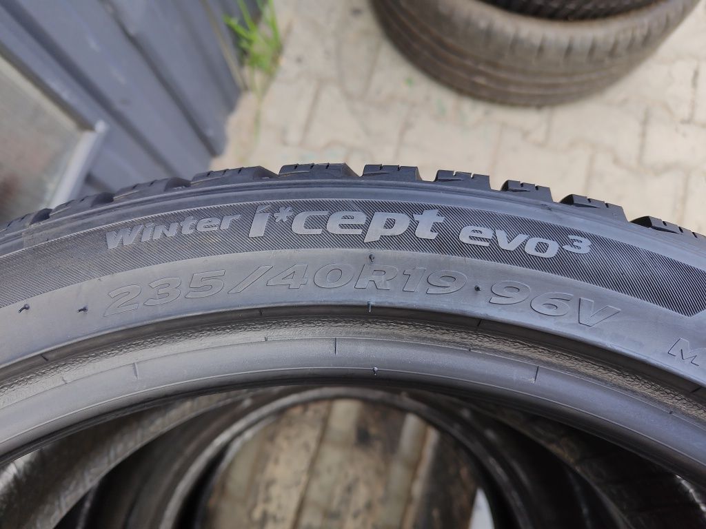 235/40/19 Hankook Winter Icept Evo 3