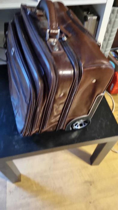 Skórzana torba biznes na kółkach pilotka, aktówka, laptop, dokumenty