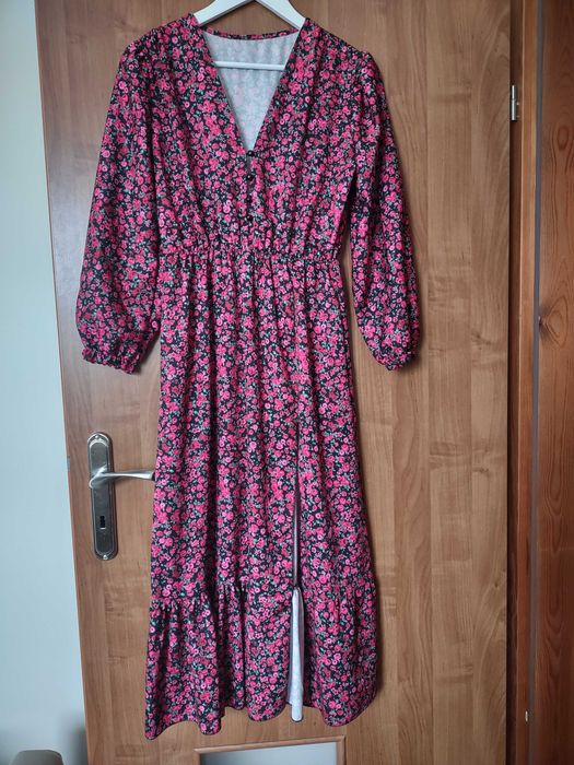 Sukienka xl  w czerwone kwiatuszki