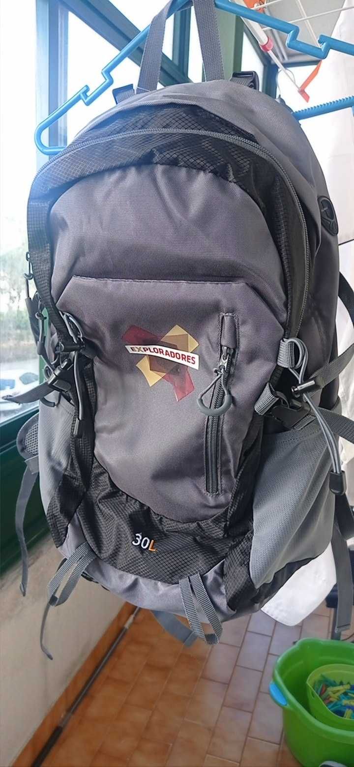 Vendo mochila nova