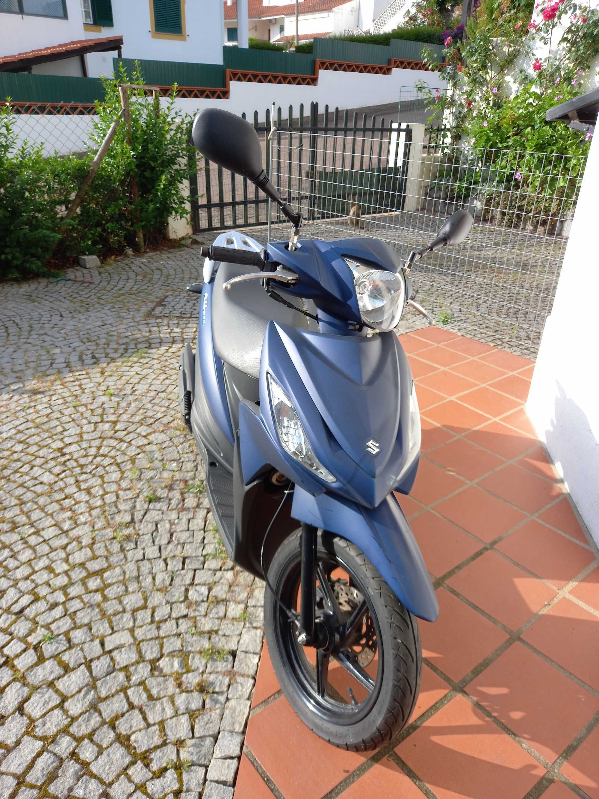 Scooter Suzuki como nova