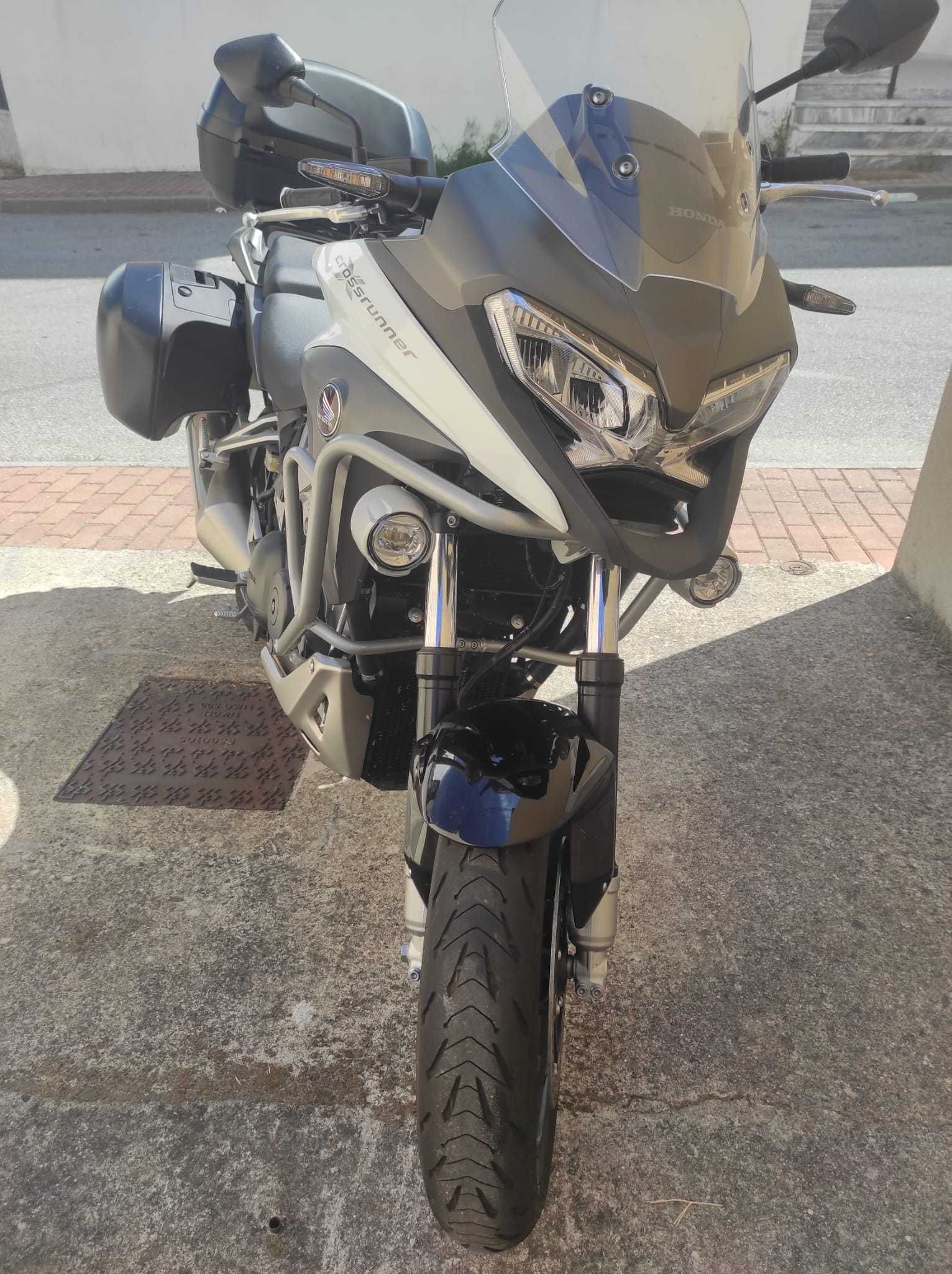 Vendo Honda VFR Crossruneer 800 com 105c, posso trocar por CHOPPER