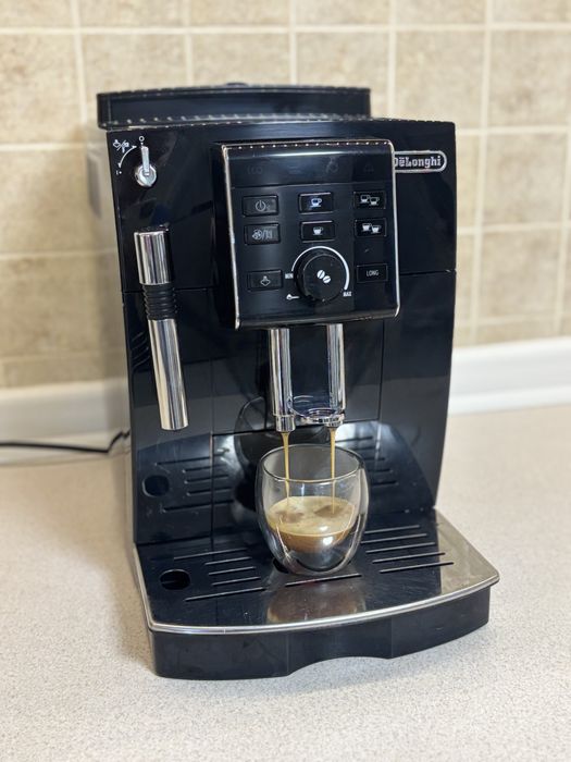 Кавоварка Delonghi ECAM