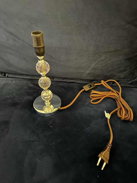 Lampka nocna bez klosza