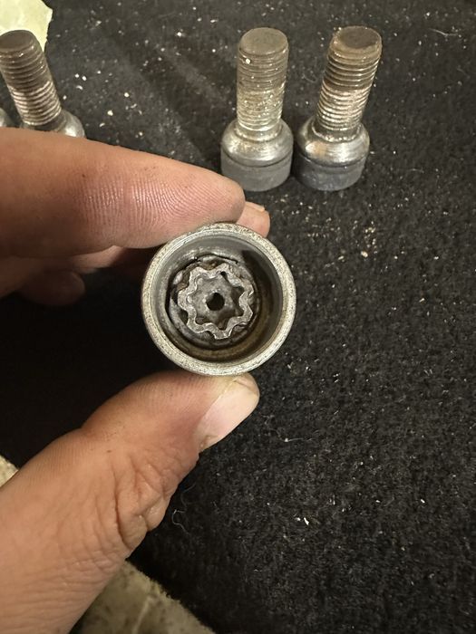 Секретні болти audi a6 c6,vw golf,skoda octavia,m14*1,5