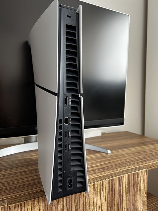 PlayStation 5 Digital Slim – stan idealny + nowy kupon na grę AstroBot