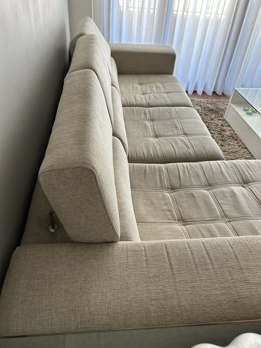 Sofá com chaise longue