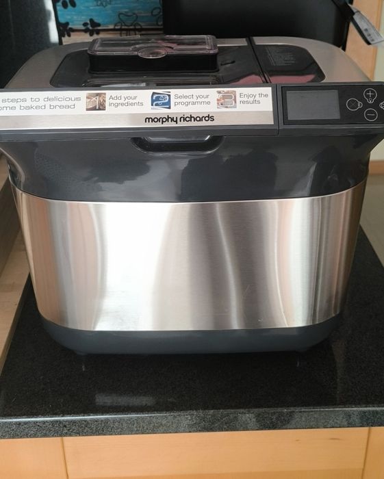 Máquina de pão Morphy Richards Premium Plus