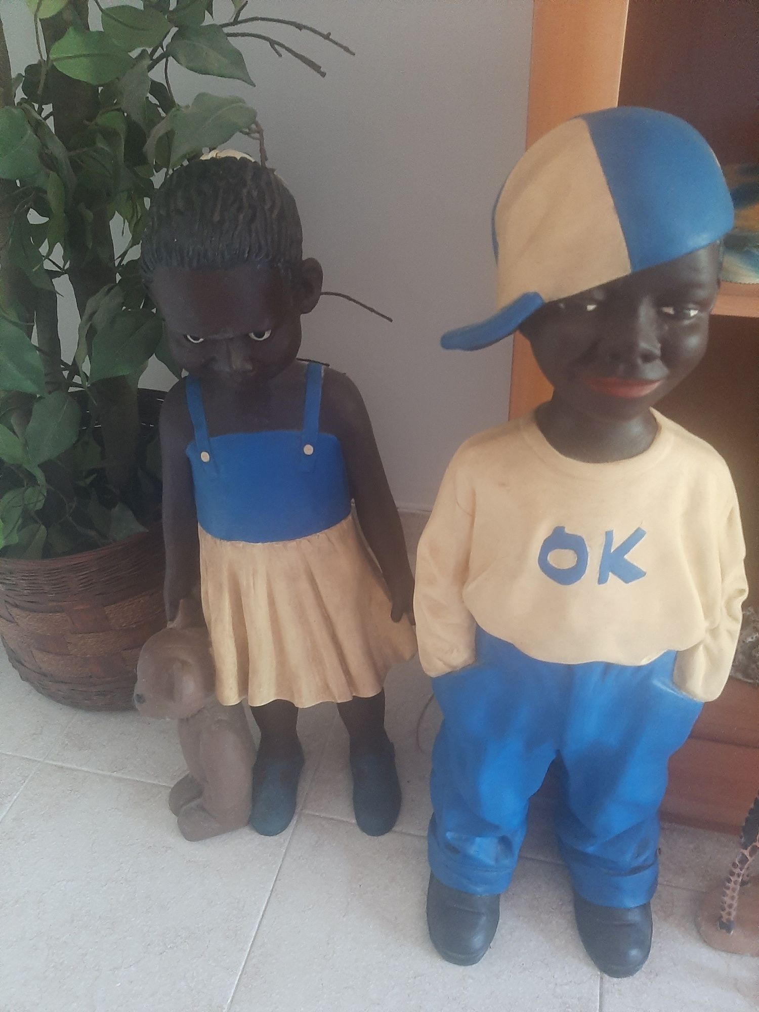 Casal de bonecos africanos em marfinito