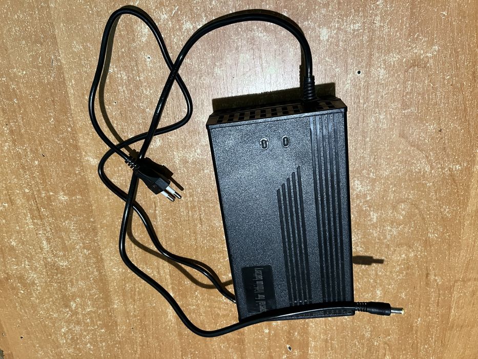 Зарядний пристрій для електровелосипеда 36v42v на 5 A.