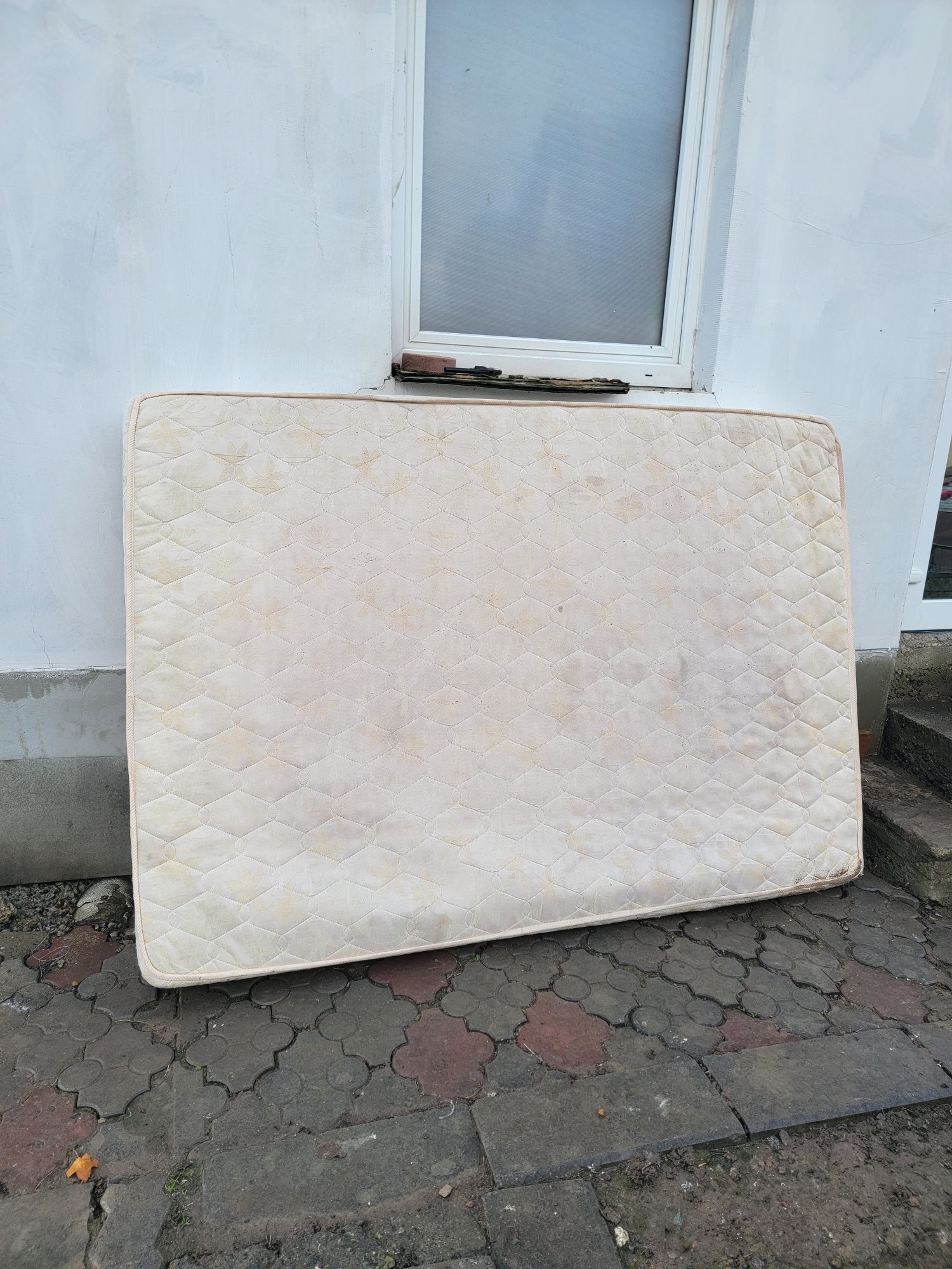 Ліжко в нормальному стані
