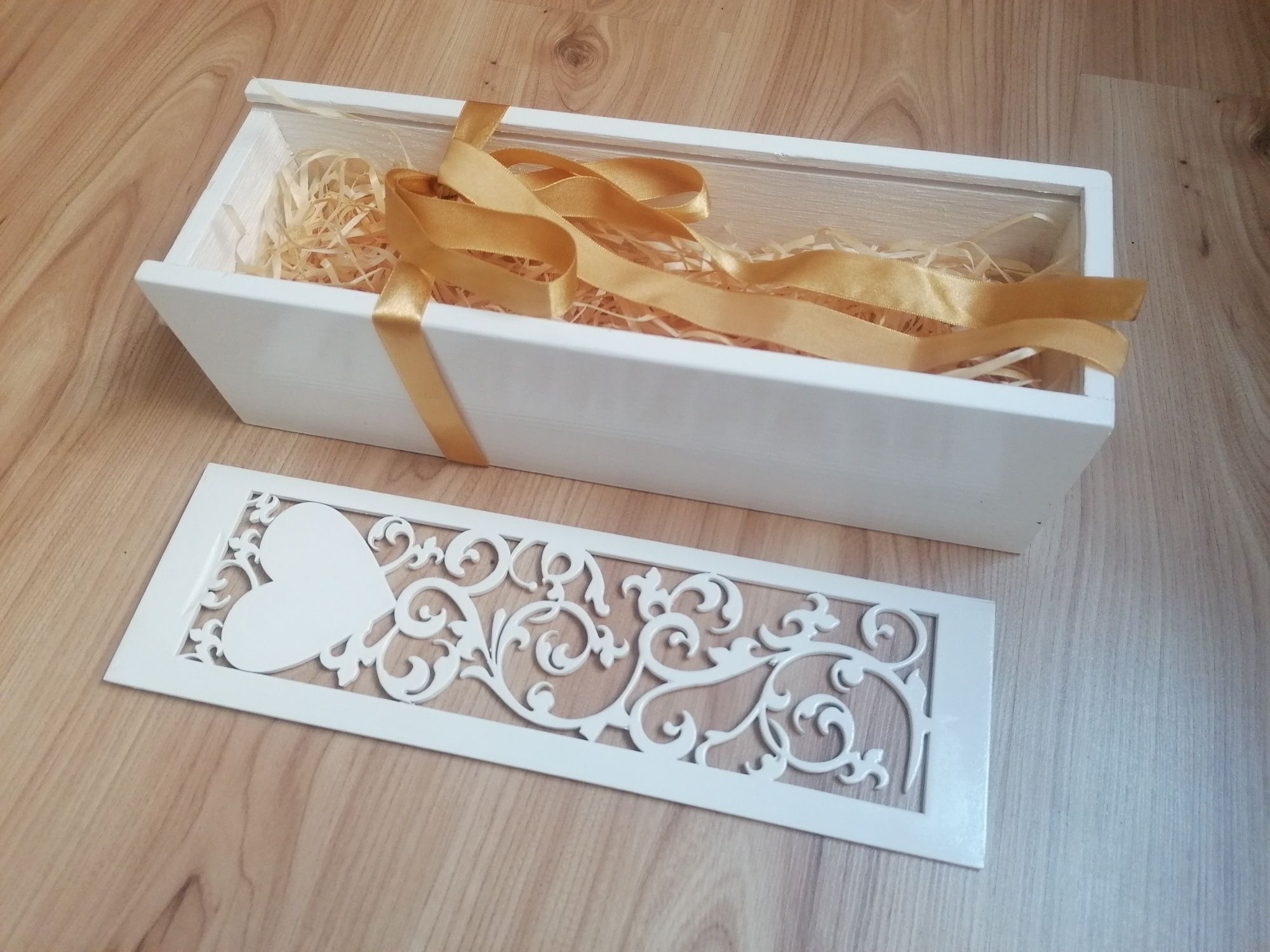 Drewniana skrzynka ażurowa pudełko na wino alkohol