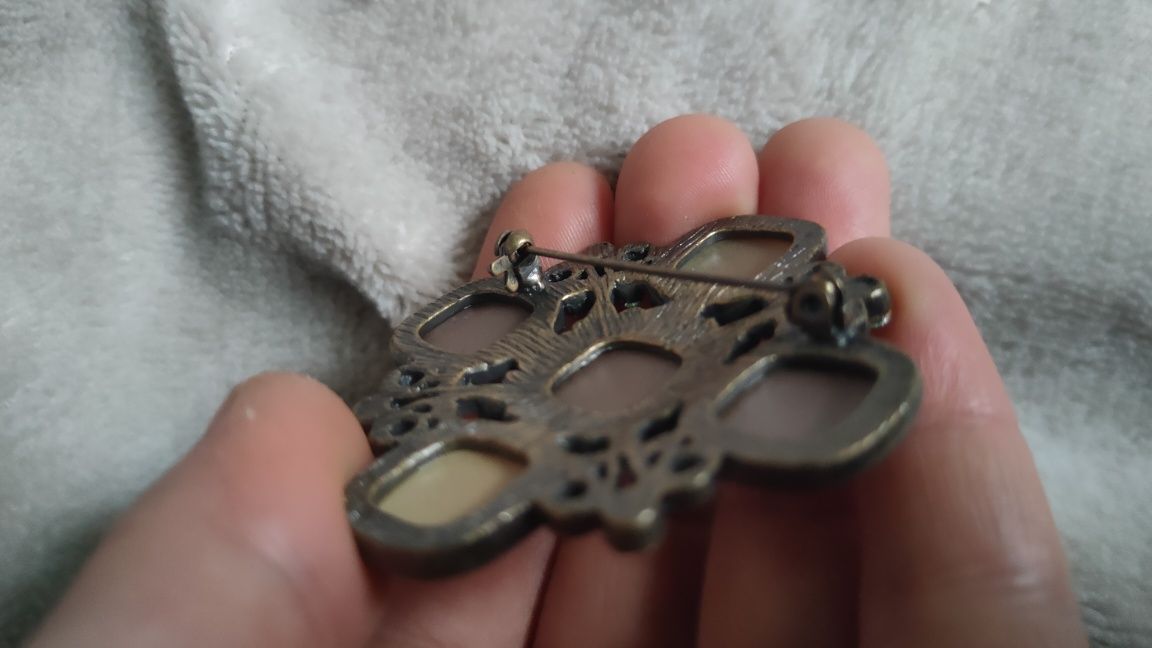 Broszka kobieca duża ozdobna retro vintage ciekawa złoto antyczne