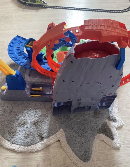 Duza baza hot wheels monster truck