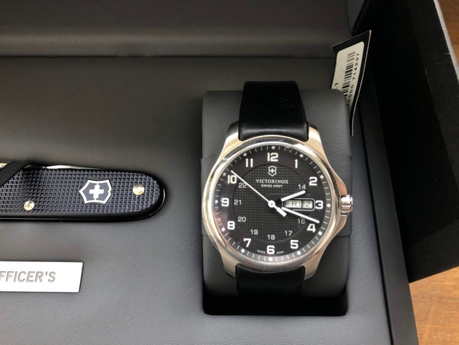 Годинник Victorinox Swiss Army OFFICER'S DAY DATE