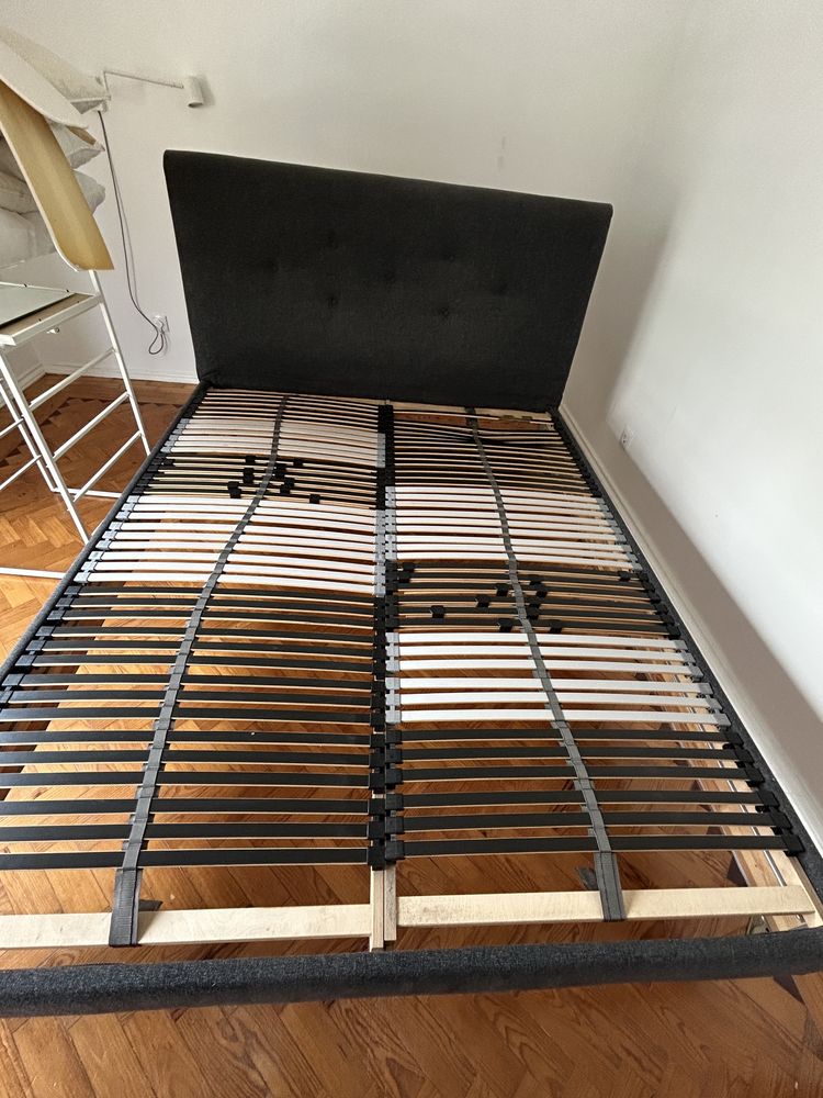 Cama Ikea com estrados e colchoes