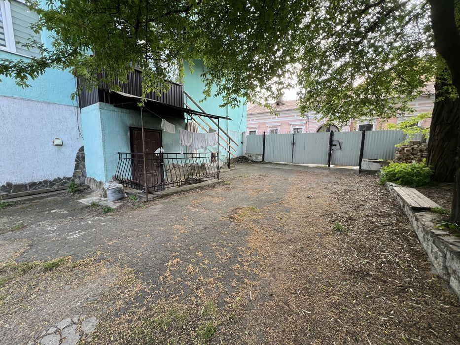 Продам 114 метрів - комерція в центрі Чернівців.