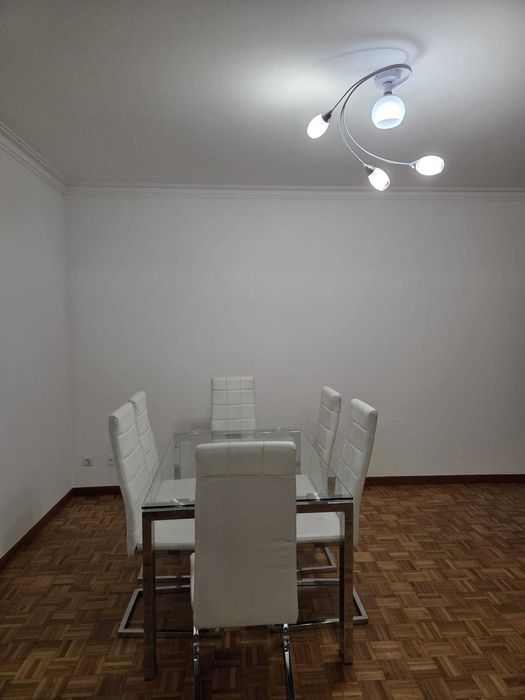 Mesa de Vidro + 6 cadeiras + Móvel de entrada