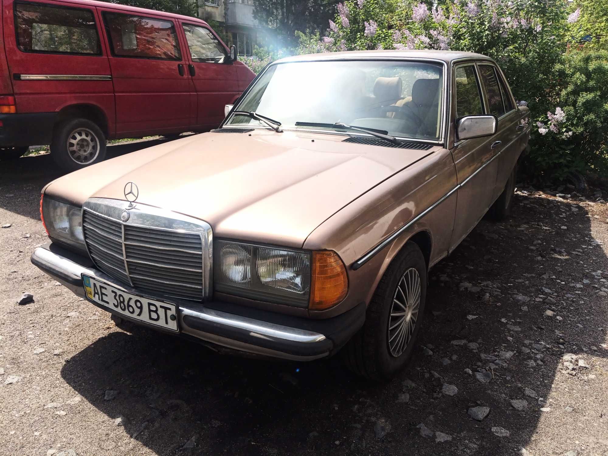 Дєдушка мерседес w123!