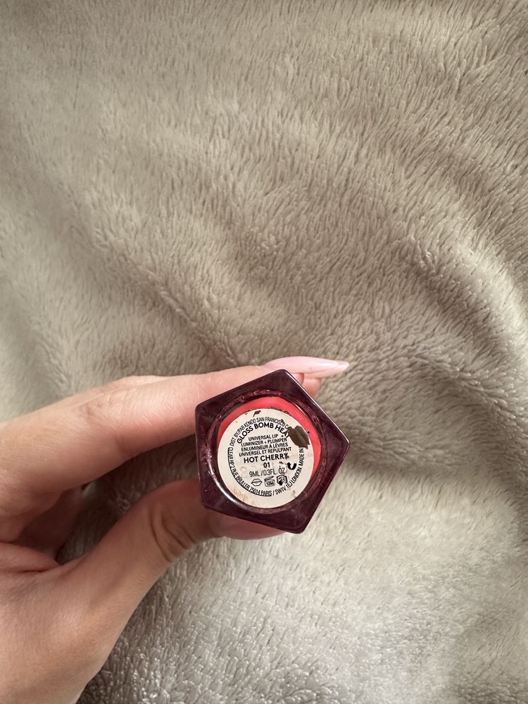 fenty beauty heat hot cherry blyszczyk czerwony fb wisniowy