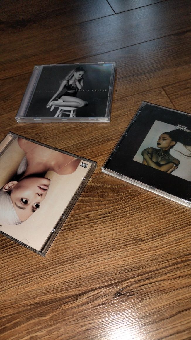 3 płyty Ariana Grande 
- sweetener
- My Everything
-
