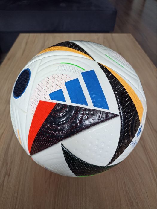 Piłka adidas Fussballliebe 2024