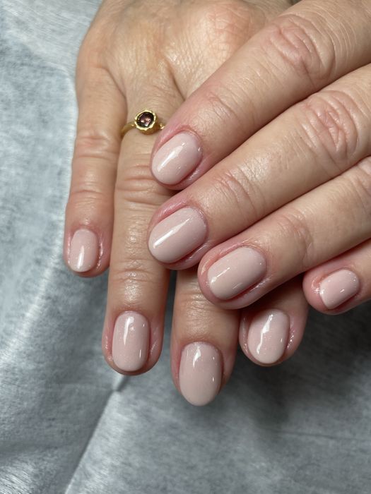 Unhas de Gel, verniz gel, acrilico e manicure e pedicure normal