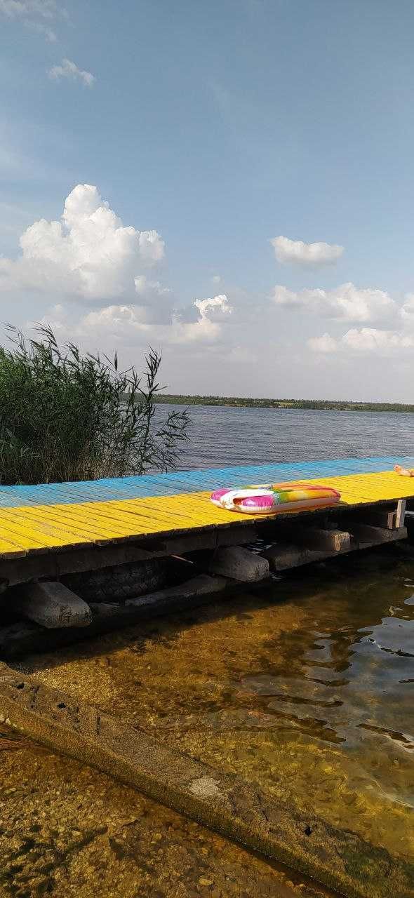 Продається дача на березі Карачуновського водосховища