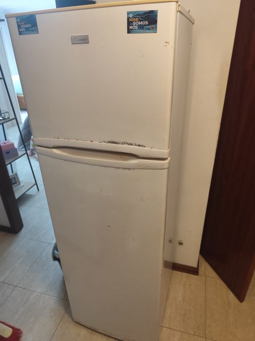 Frigorífico em ótimo estado de funciona(geladeira)mento