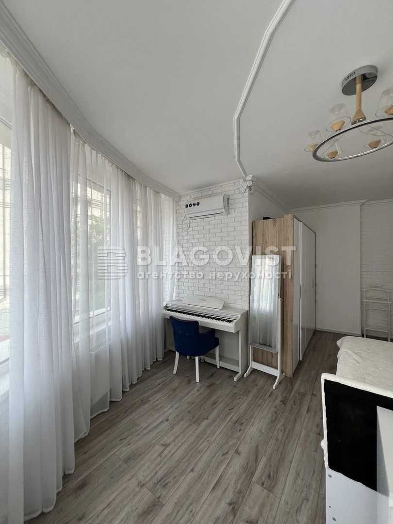 Продаж 3-кімнатної квартири вул. Дмитрівська, 60/19