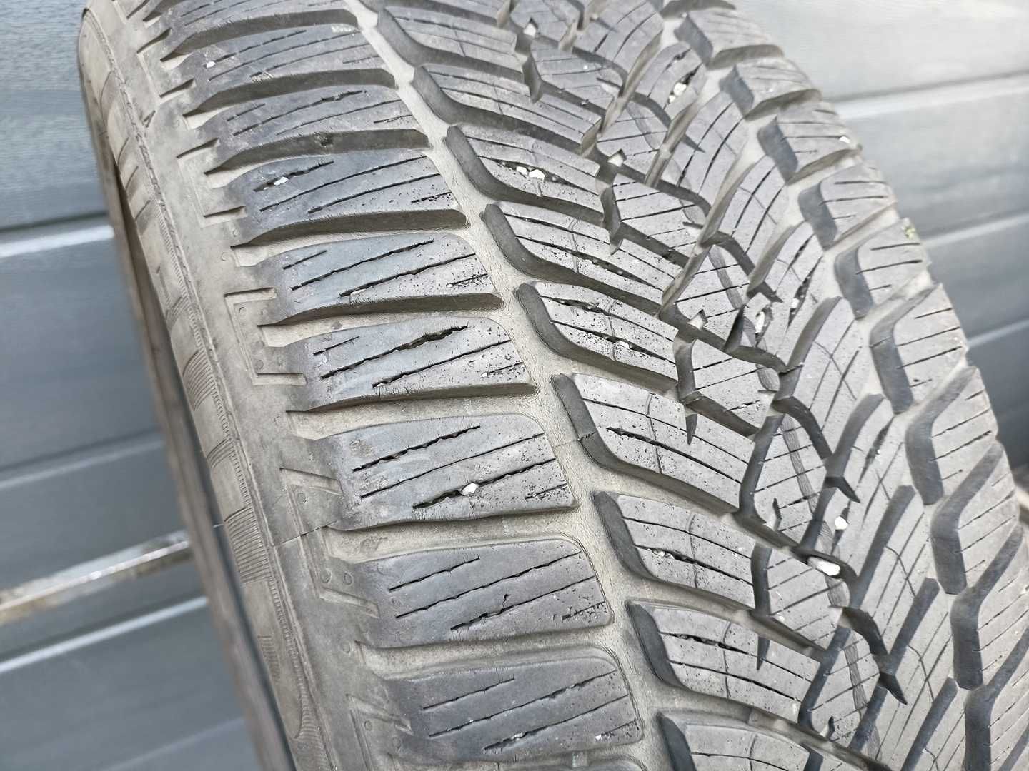 225/50R17 Fulda Kristall Control HP2 opona pojedynka zima 8,6mm P778
