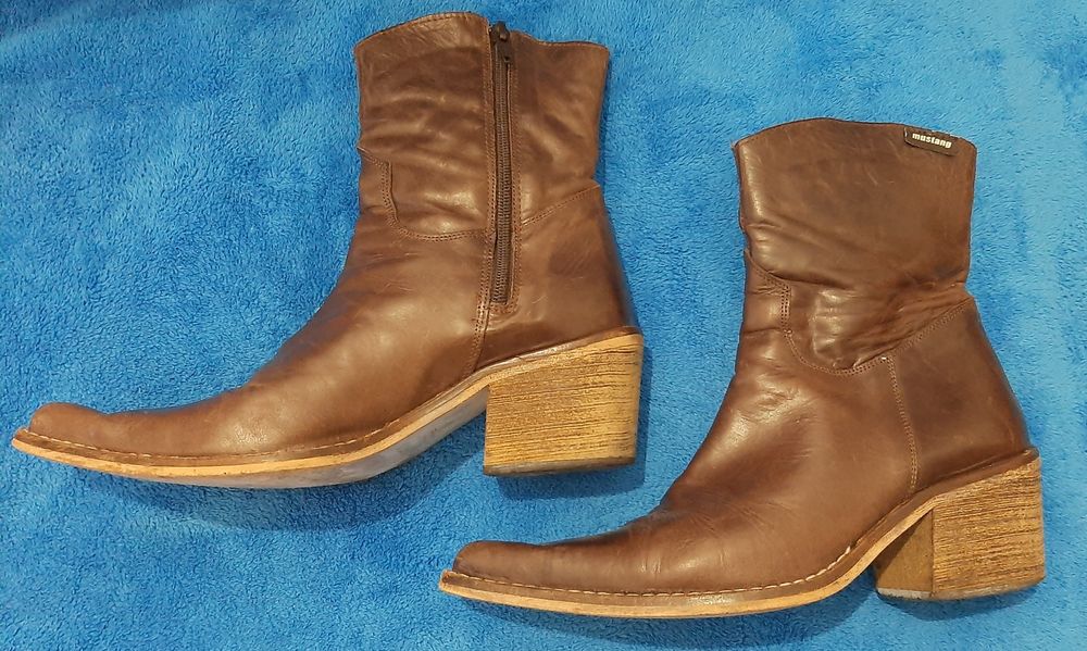 Botas castanhas Mustang