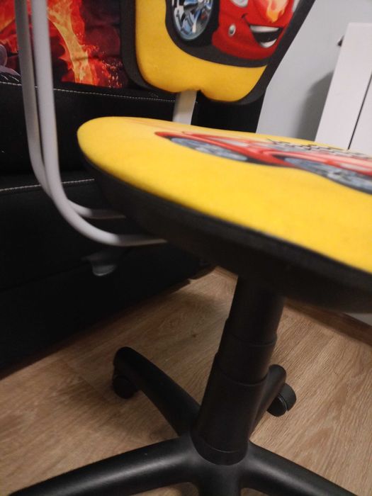 Krzesło obrotowe dla chłopca