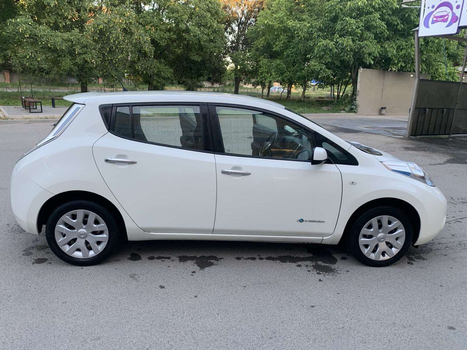 Оренда Nisssan Leaf 2017 30квт