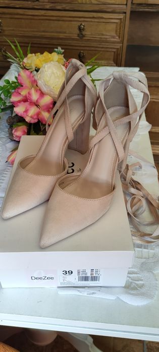 Sprzedam buty zamszowe pudrowy róż