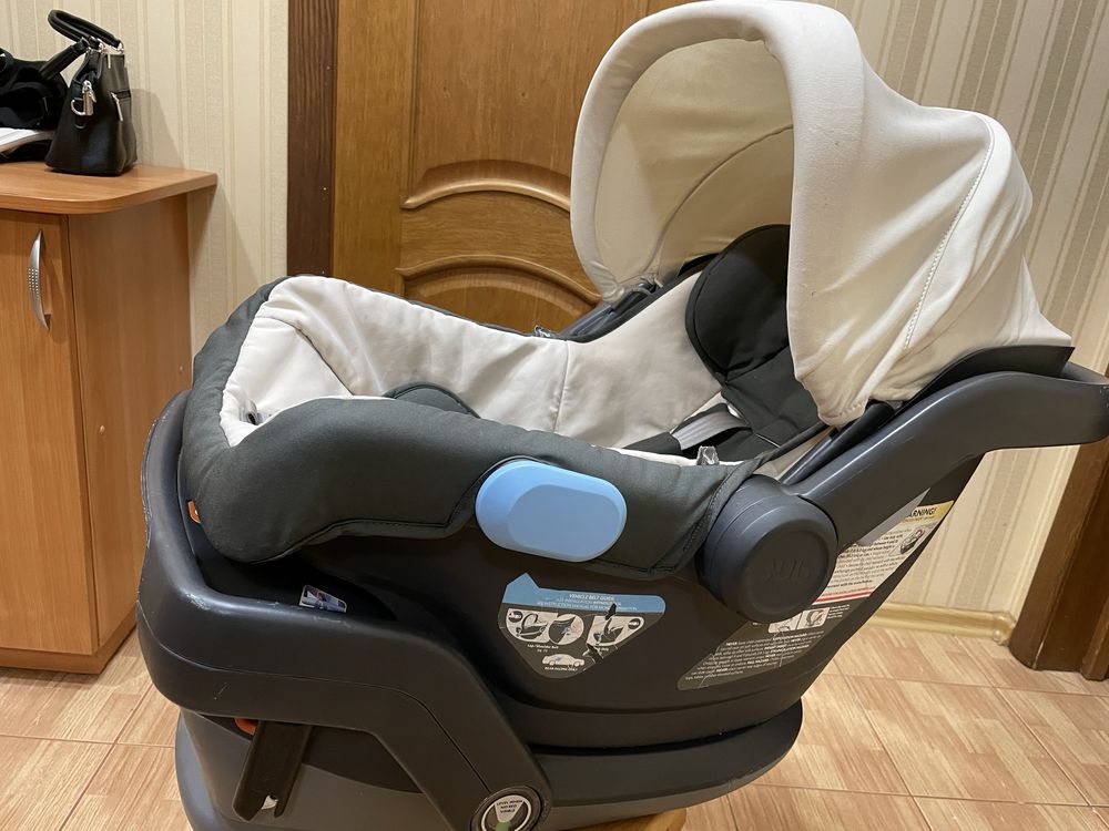 Автокрісло дитяче UPPAbaby MESA i-Size + база ISOFIX