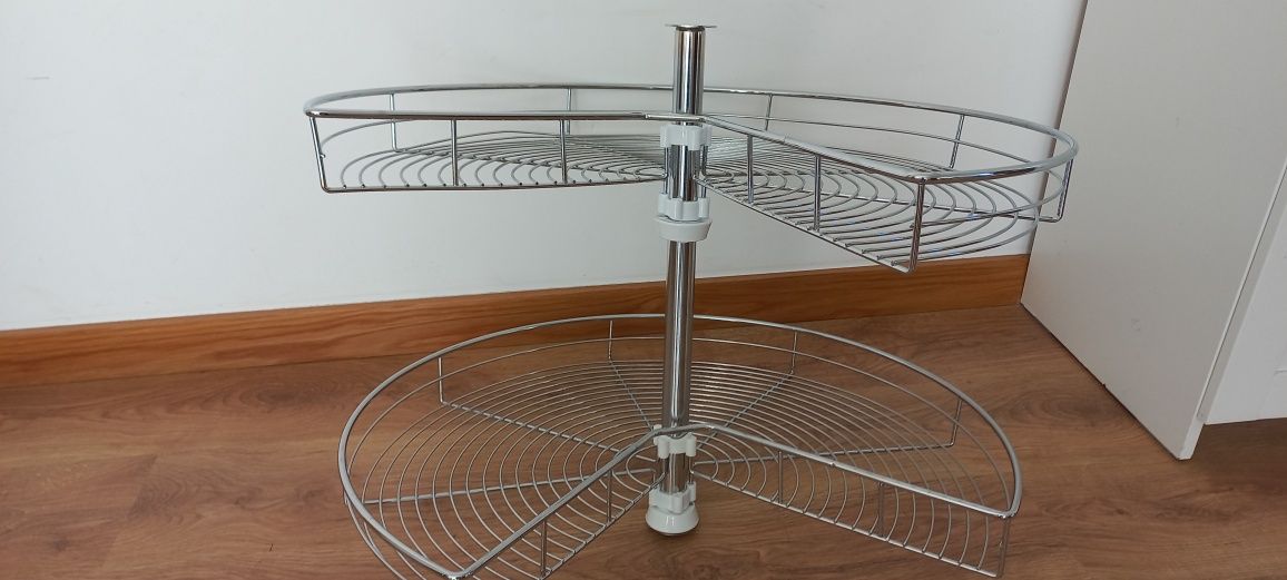 Estante giratória para canto de cozinha