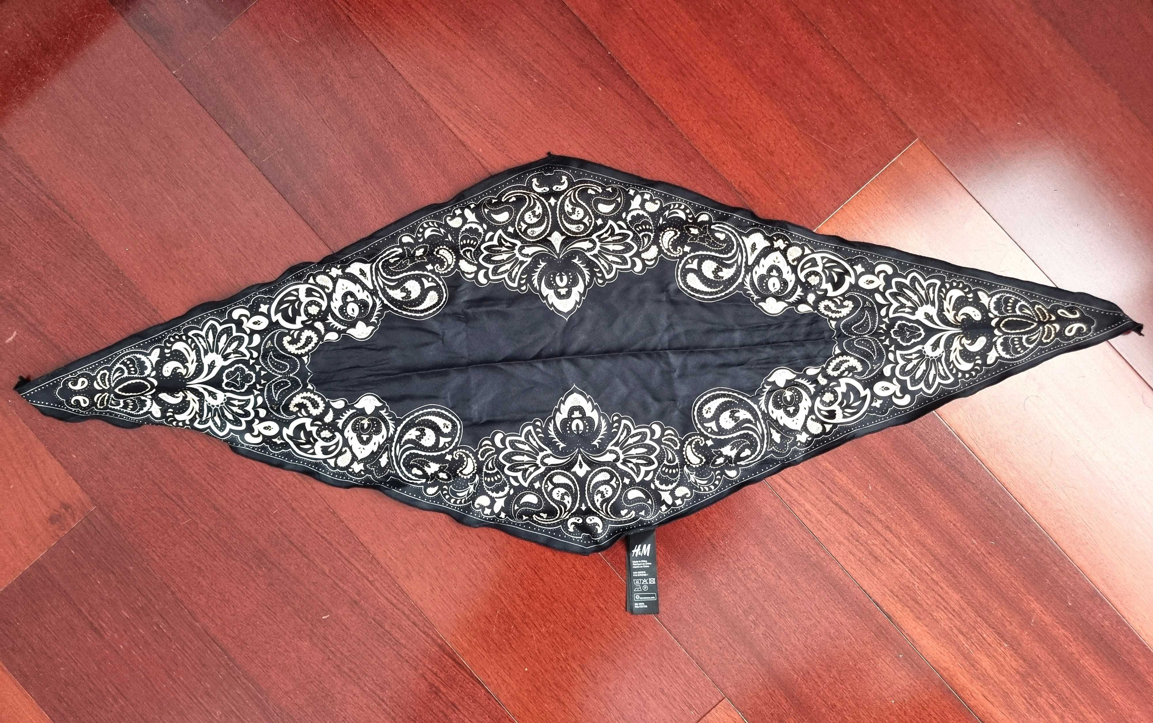 Lenço para o cabelo/ bandana preta com padrão H&M - nunca usada