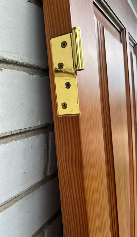 Продам 2 - і б/в міжкімнатні двері разом з коробом у гарному стані