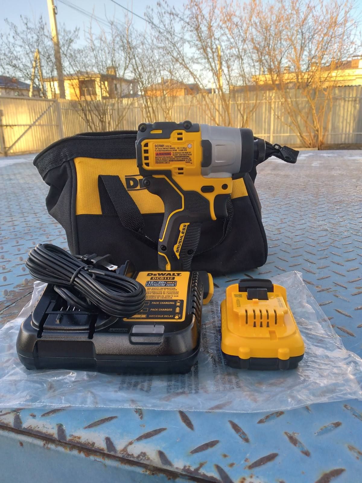 Імпакт Dewalt 12v